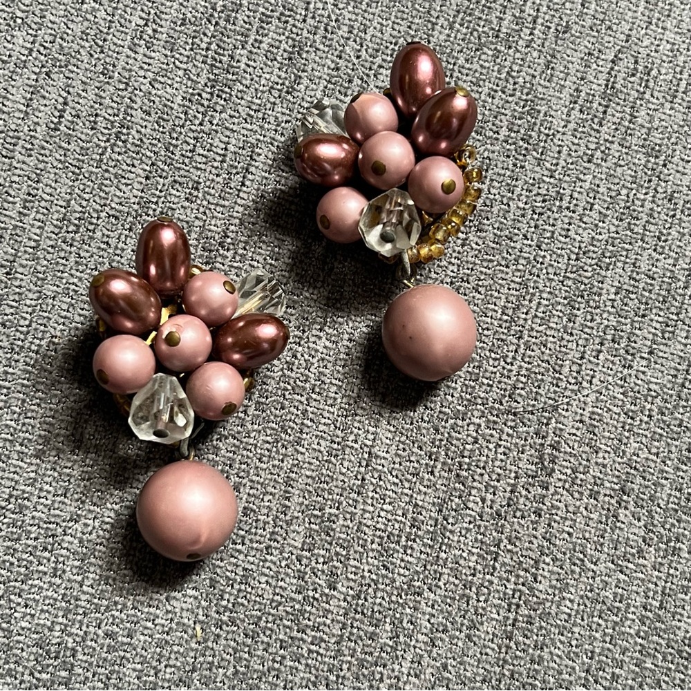 Vintage 1950s Japan Pink Beaded Cluster Dangle Clip On Earrings